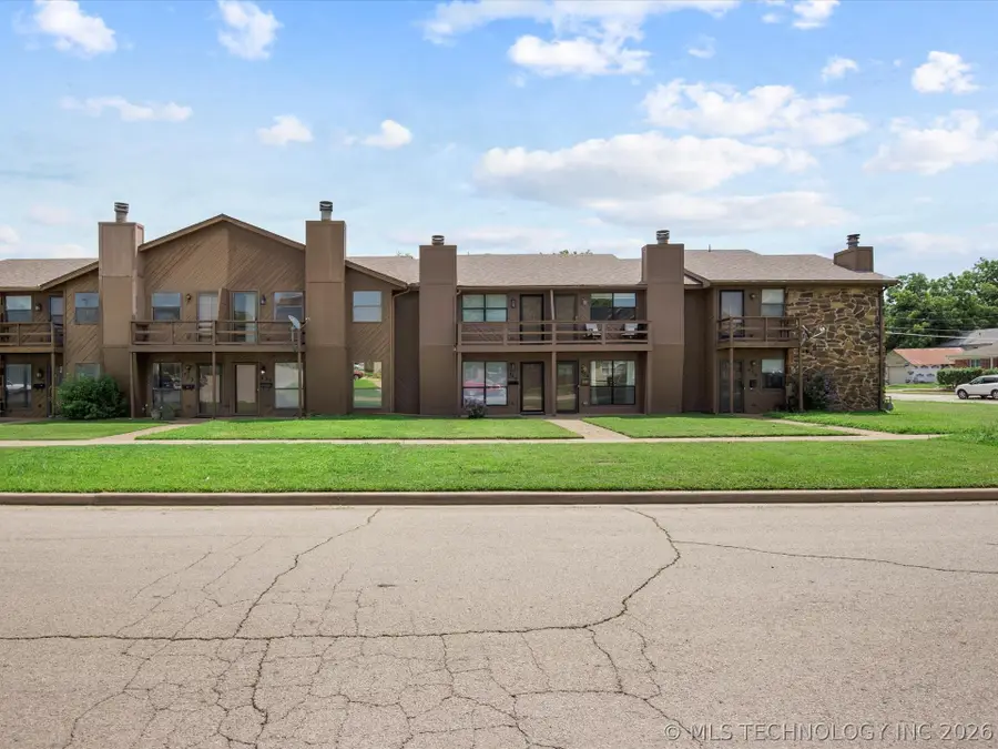 428 S Shawnee Avenue, Bartlesville, OK 74003 - #3