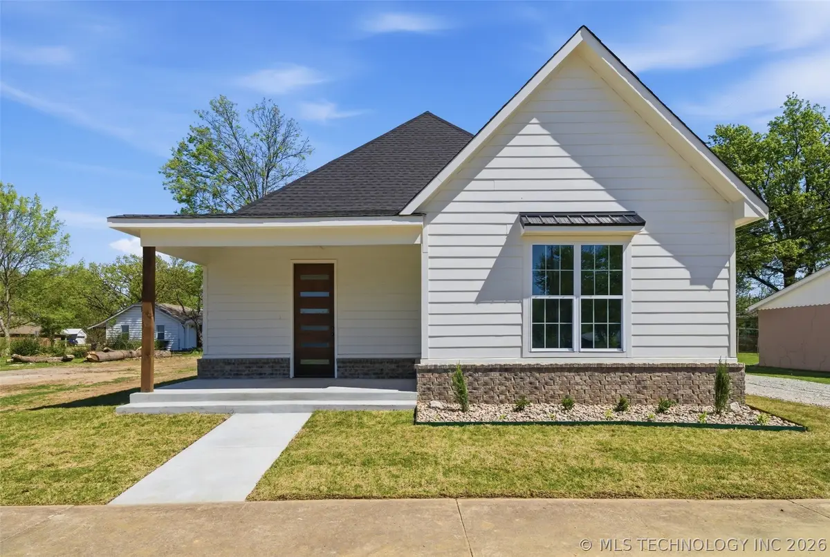 316 W 11th Street, Claremore, OK 74017 - #1