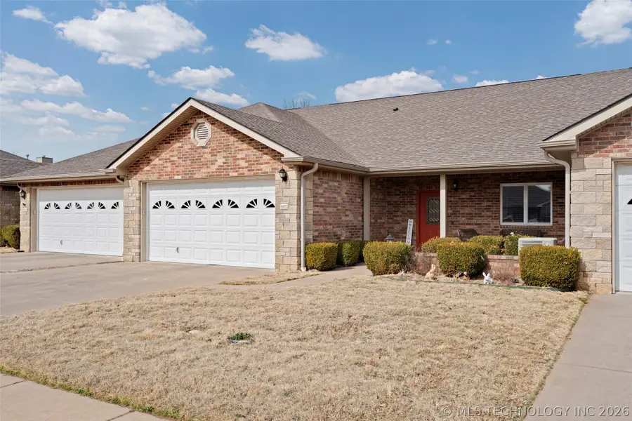607 St Andrews Circle, Grove, OK 74344 - #2