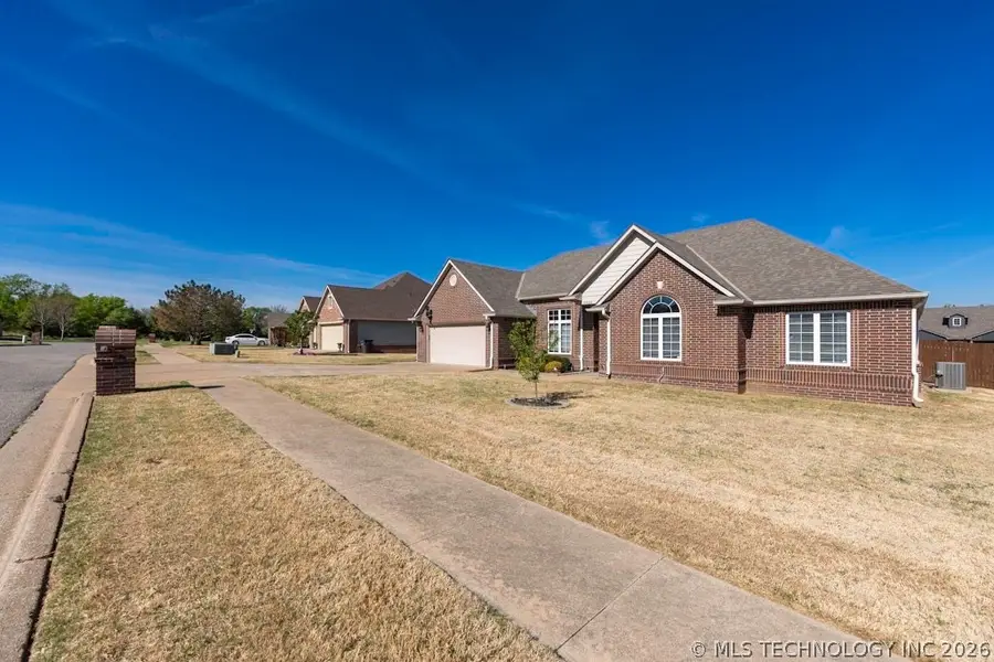 3922 Quarry Park Drive, Bartlesville, OK 74006 - #2