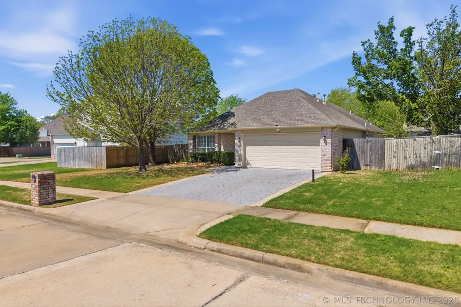 104 N Oak Place, Broken Arrow, OK 74012 - #2