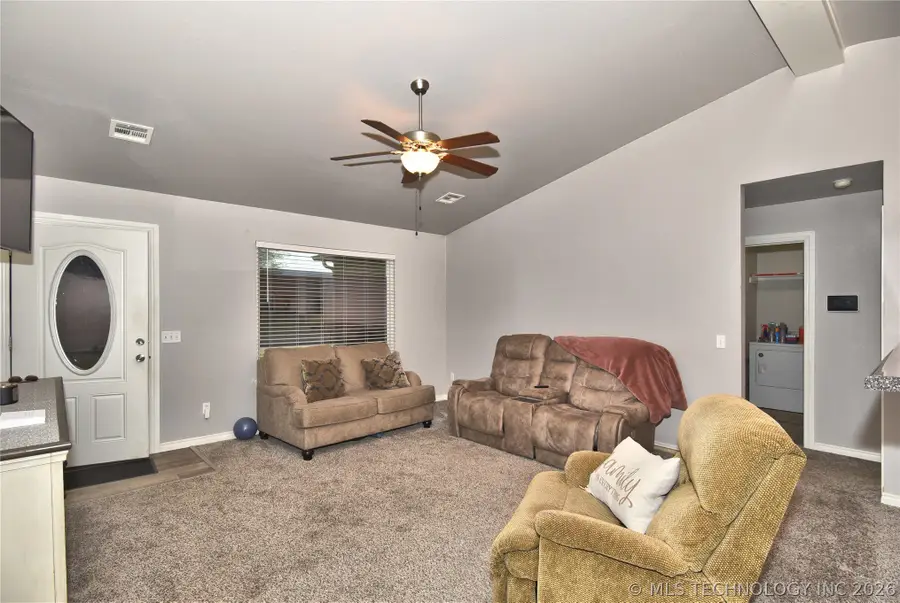 621 S Creek Street, Skiatook, OK 74070 - #3