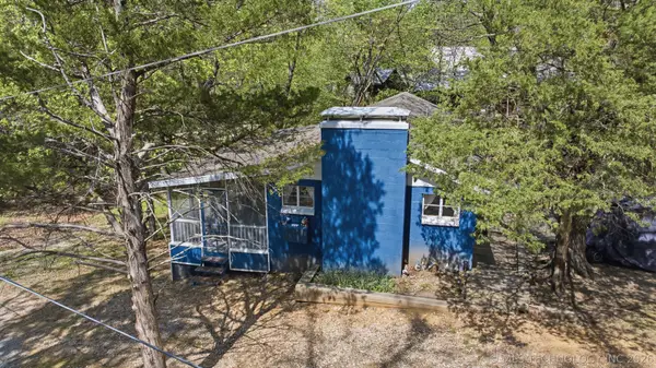 64 Walnut Street, Locust Grove, OK 74352