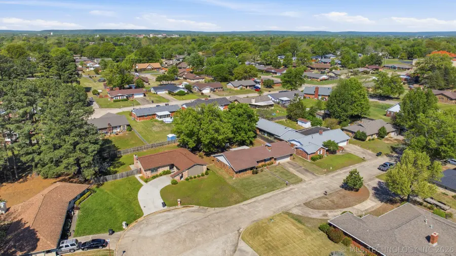 906 Cardinal Lane, Okmulgee, OK 74447 - #3