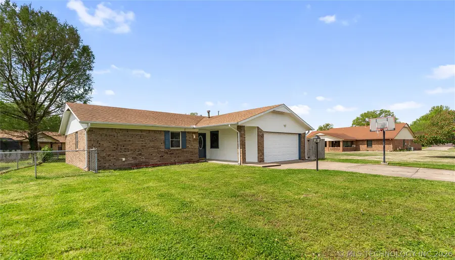 1208 Colonial Drive, Pryor, OK 74361 - #2