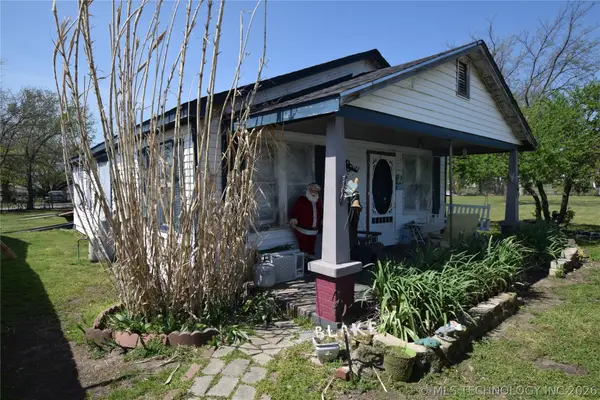 1 W Pine Street, Stilwell, OK 74960