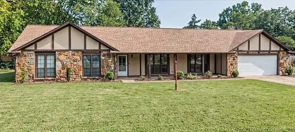 602 S Powell Avenue, Wagoner, OK 74467