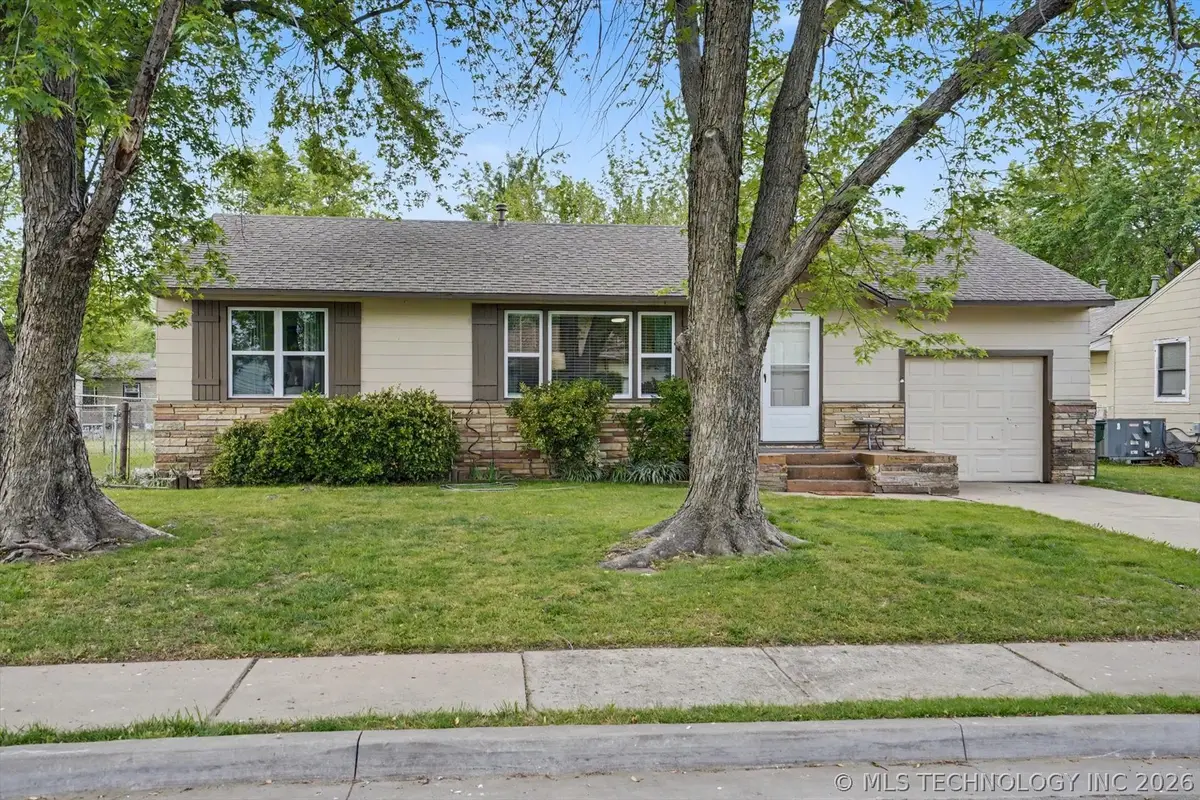106 W 7th Street, Owasso, OK 74055 - #1