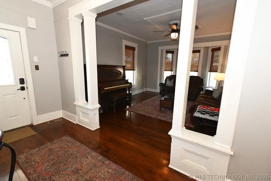 812 N Main Street, Gore, OK 74435 - #3