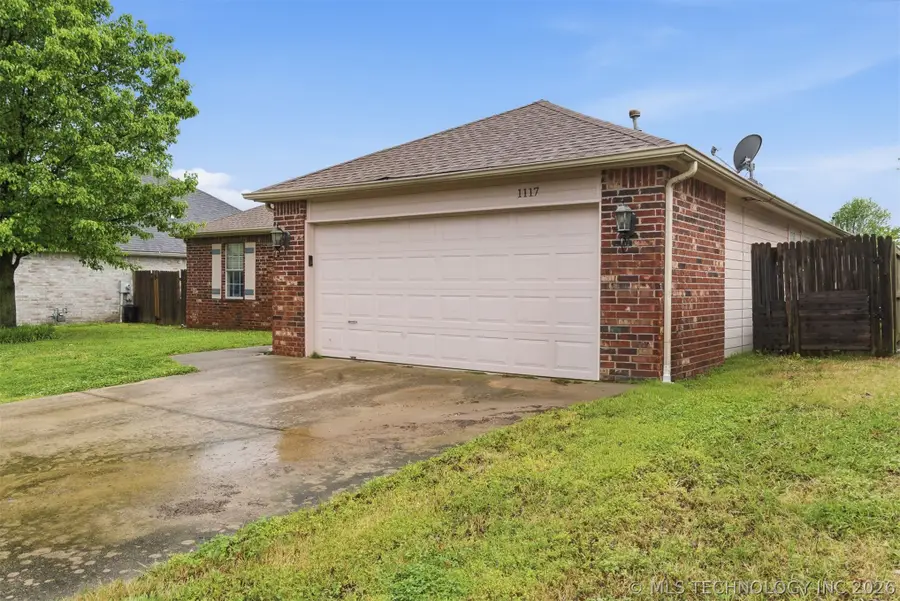1117 S Marina Drive, Oologah, OK 74053 - #2