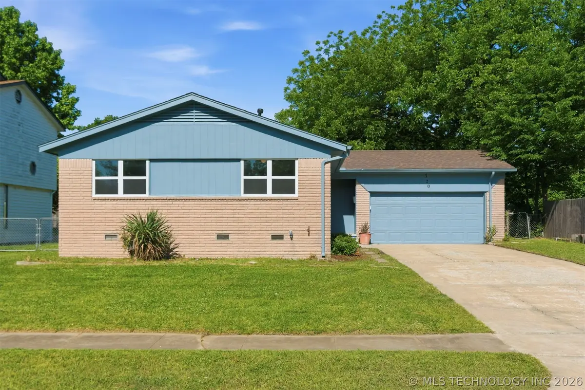 320 N Cedar Street, Owasso, OK 74055 - #1