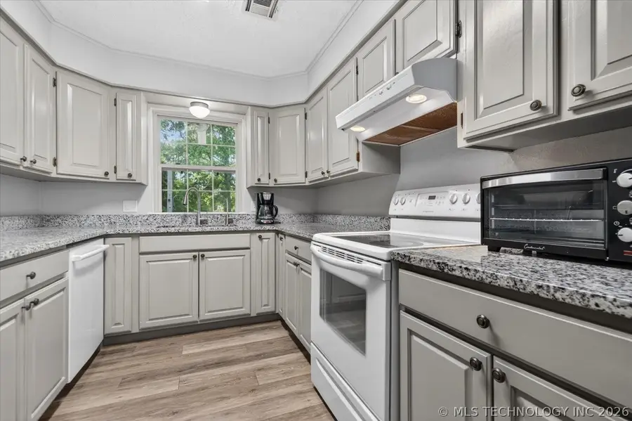 119 Canterbury Court, Bartlesville, OK 74006 - #2