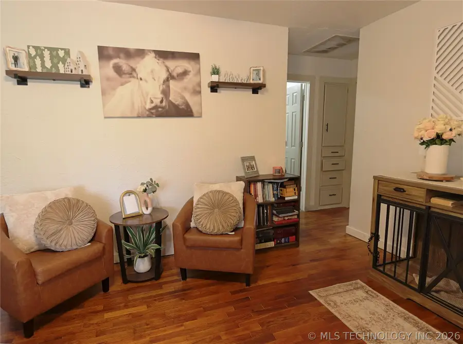 310 N Main Street, Wagoner, OK 74467 - #2