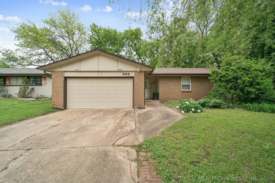 608 E Toledo Street, Broken Arrow, OK 74012 - #2