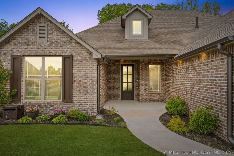 189 N Phillips Street, Skiatook, OK 74070 - #3