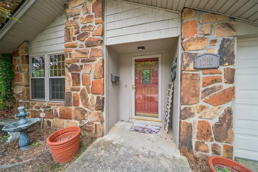 1210 E 10th Street, Sand Springs, OK 74063 - #3