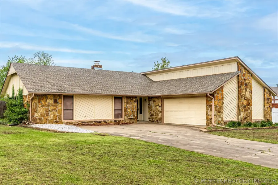 1022 N Miller Drive, Claremore, OK 74017 - #2
