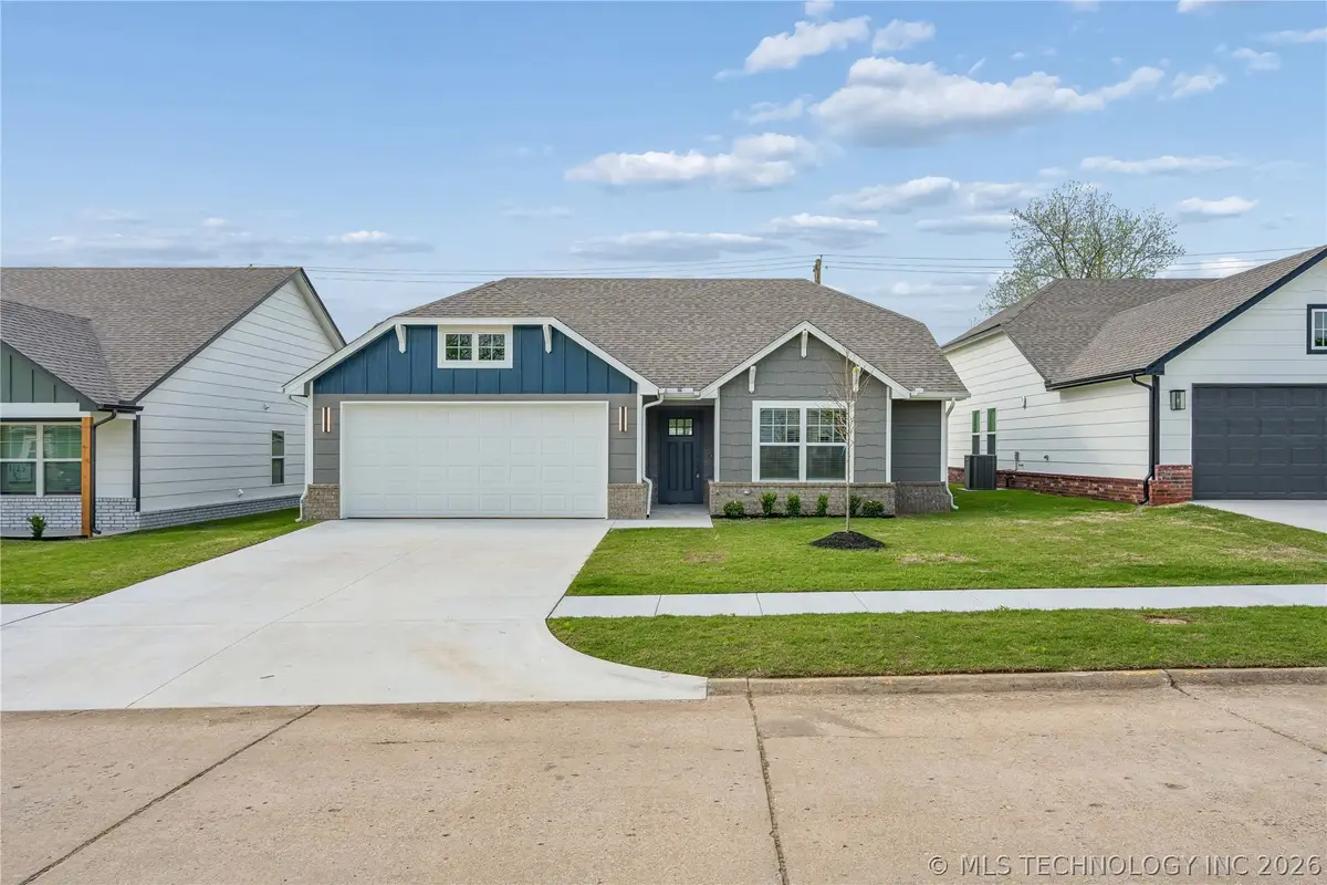 1121 E Cherry Street, Cushing, OK 74023 - #1