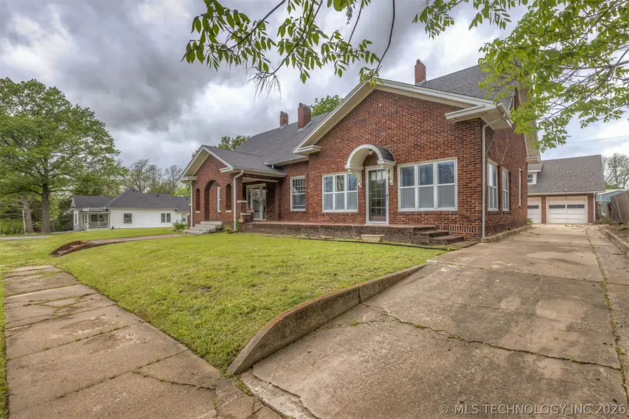 221 W Pecan Street, Coweta, OK 74429 - #3