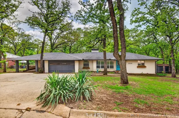 1336 Ridgewood Road, Bartlesville, OK 74006