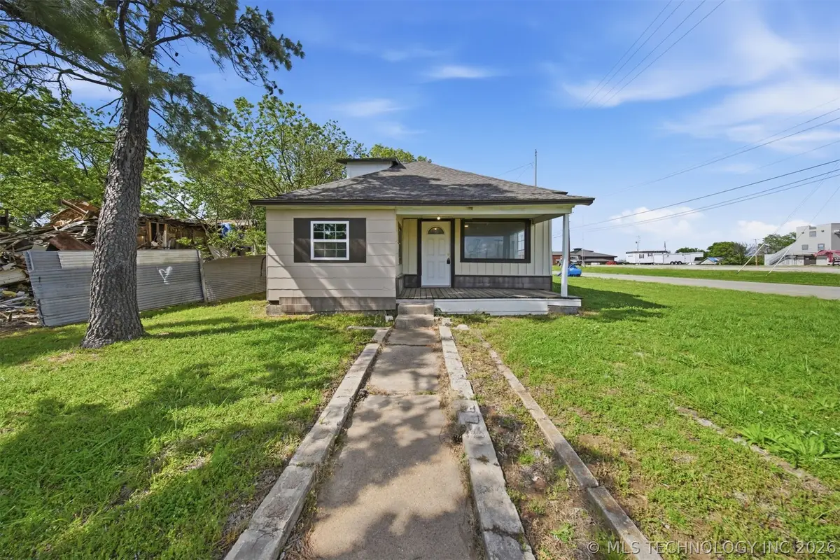 302 W Maple Street, Cushing, OK 74023 - #1