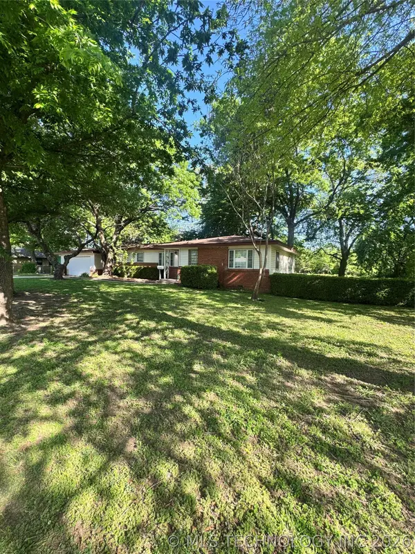 8279 E 37th Street, Tulsa, OK 74145