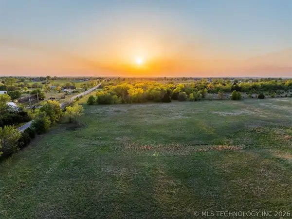 6 N Memorial Drive, Owasso, OK 74055