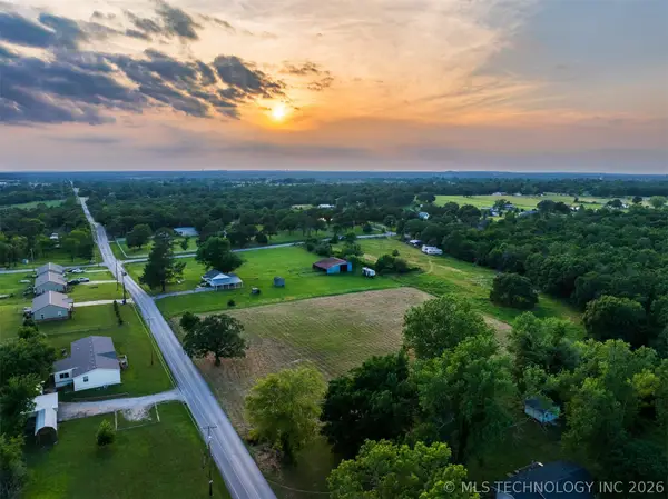 2 E 121st Street, Coweta, OK 74429