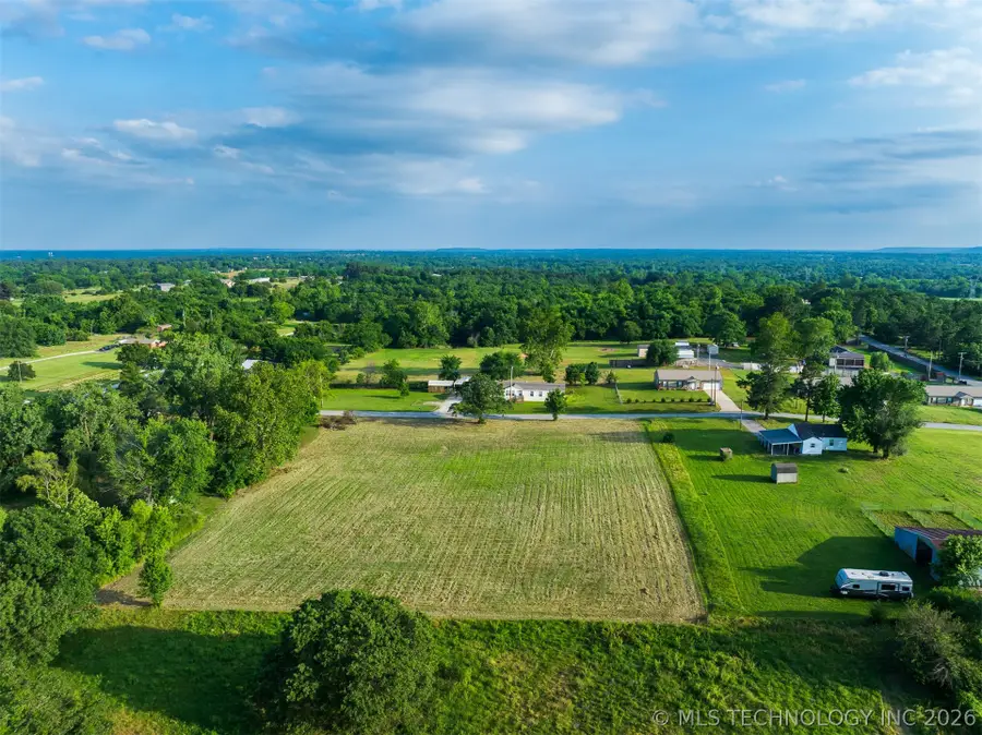 2 E 121st Street, Coweta, OK 74429 - #3