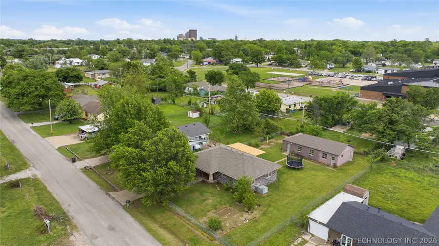 1522 Colorado Avenue, Bartlesville, OK 74003 - #3