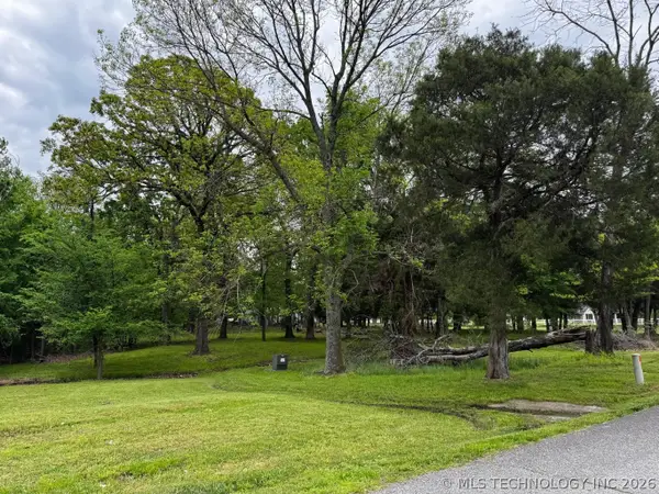 24 S 592 Place, Grove, OK 74344