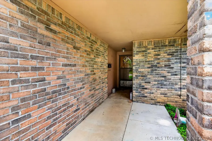 520 Carol Road, Bartlesville, OK 74003 - #2