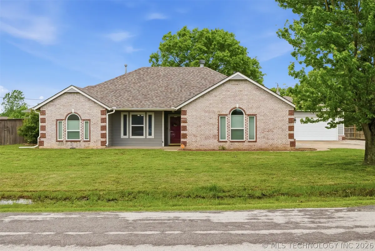25406 S Valley Drive, Claremore, OK 74019 - #1