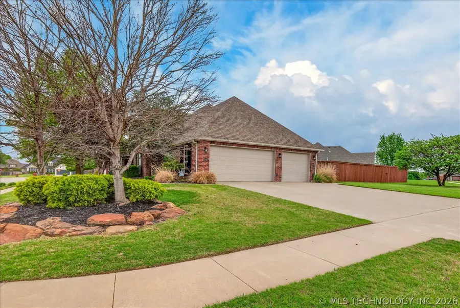 1208 Larkspur Drive, Bartlesville, OK 74006 - #3