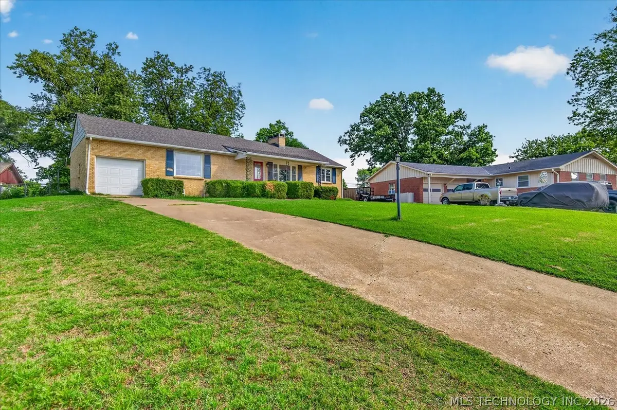 140 Fleetwood Place, Bartlesville, OK 74006 - #1