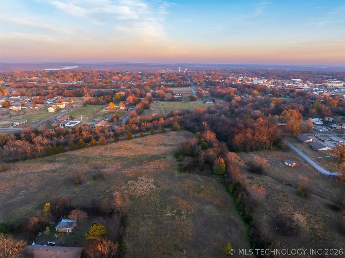 8 N Pierce Avenue, Wagoner, OK 74467 - #1
