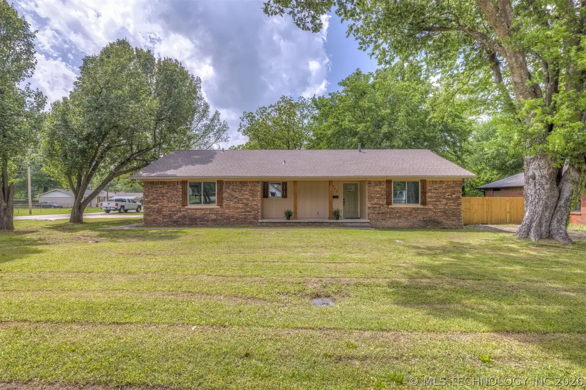 912 S Garfield Avenue, Wagoner, OK 74467 - #1