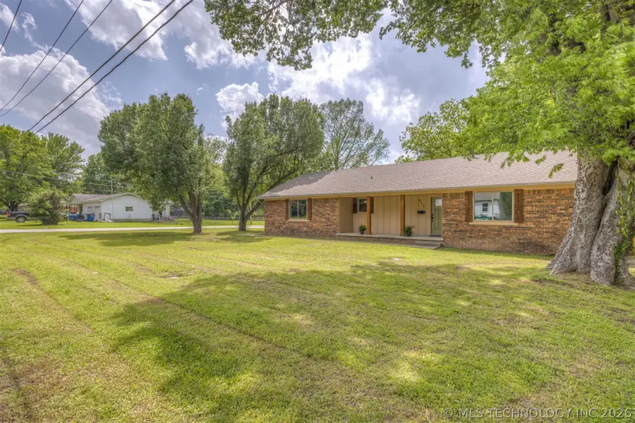 912 S Garfield Avenue, Wagoner, OK 74467 - #3