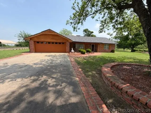 202 Sooner, Holdenville, OK 74848 - #1