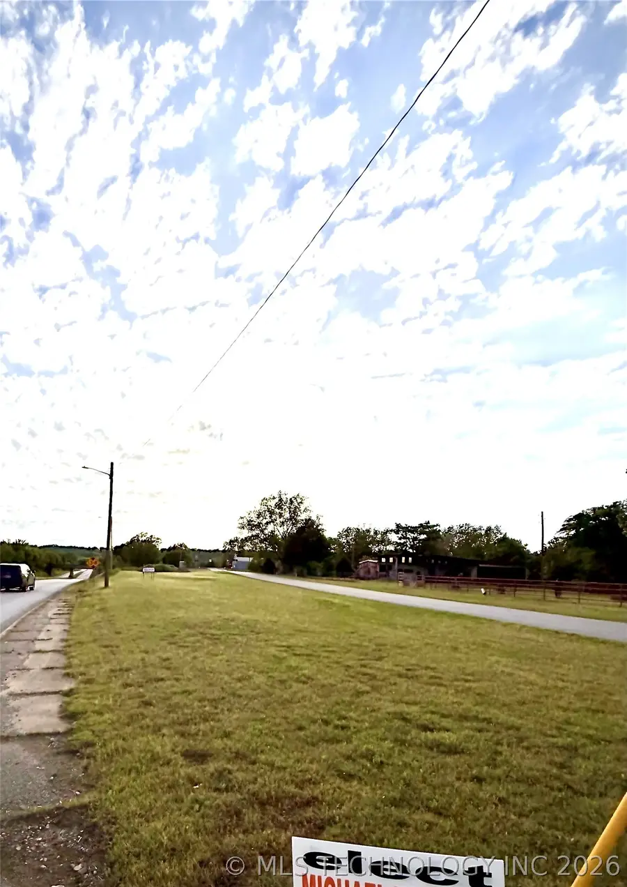 805 Robertson Hwy, Henryetta, OK 74437 - #2