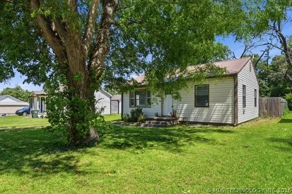 302 E 12th Street, Claremore, OK 74017 - #2