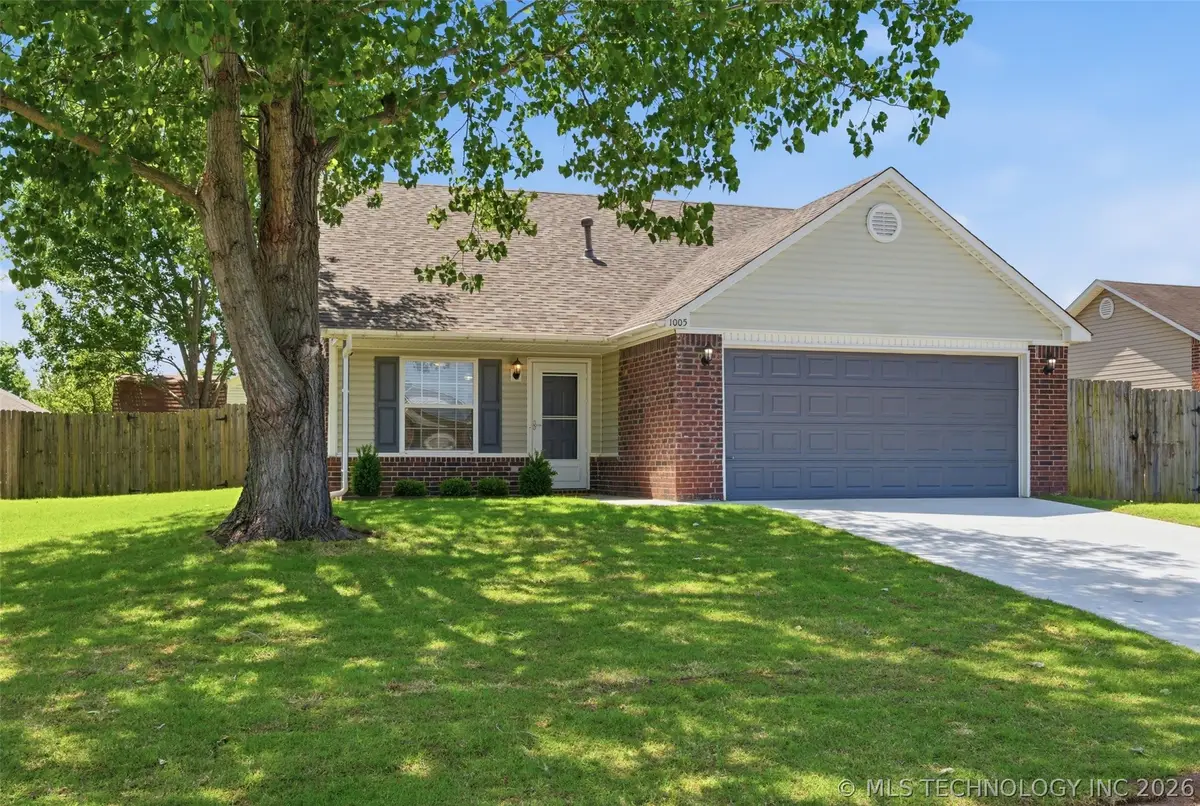 1005 W 23rd Street, Claremore, OK 74017 - #1