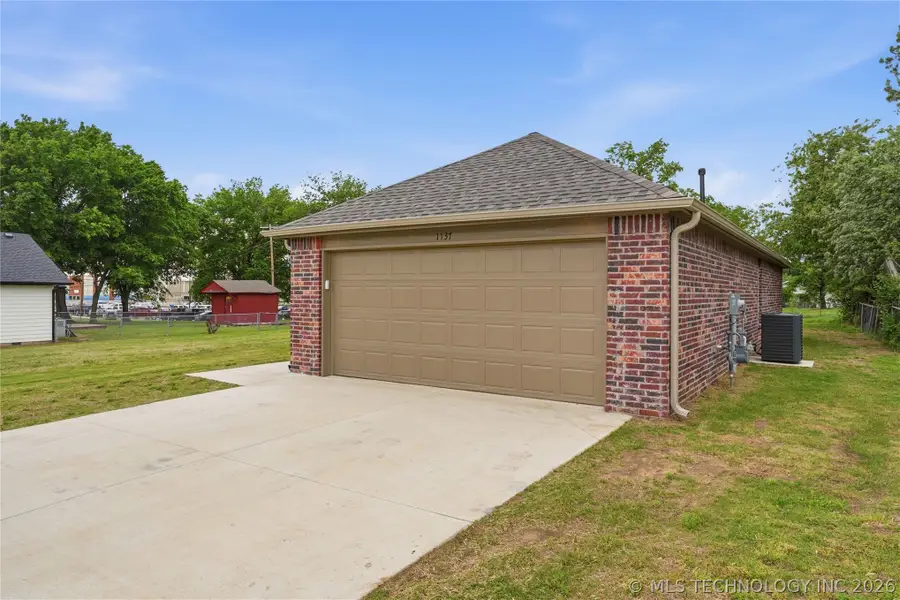1137 E Watchorn Avenue, Sapulpa, OK 74066 - #2