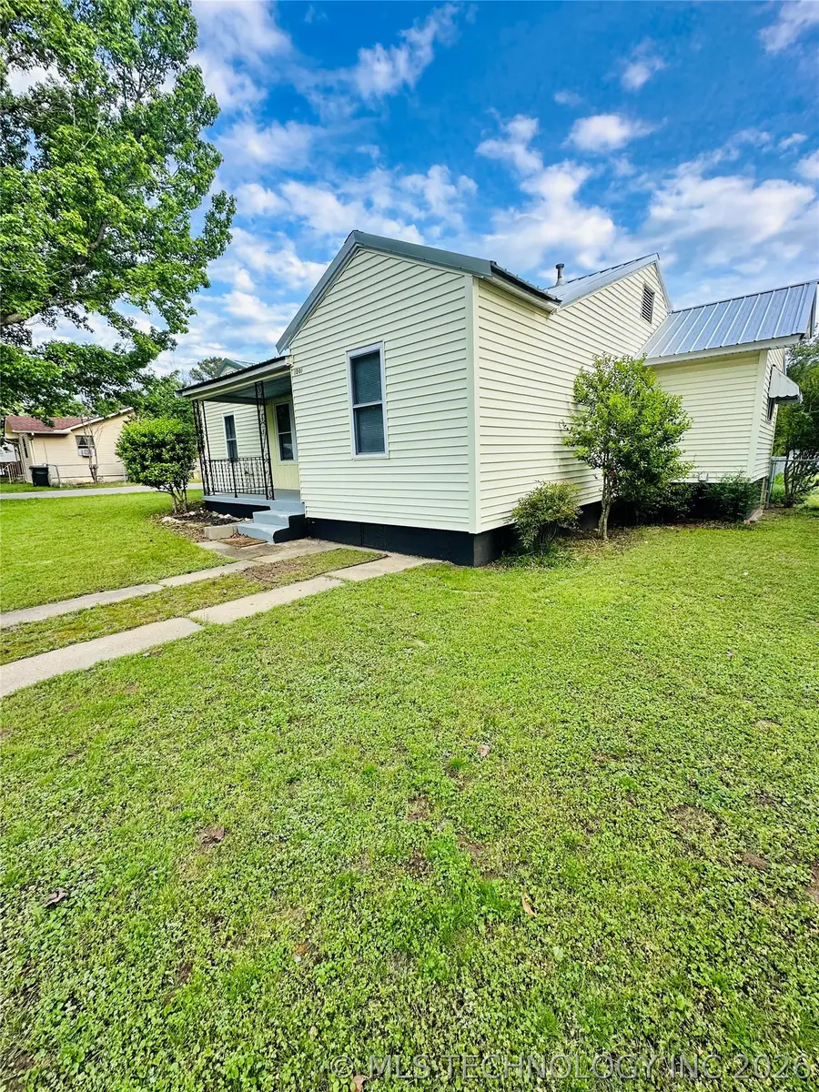 1001 Summit Street, Henryetta, OK 74437 - #3