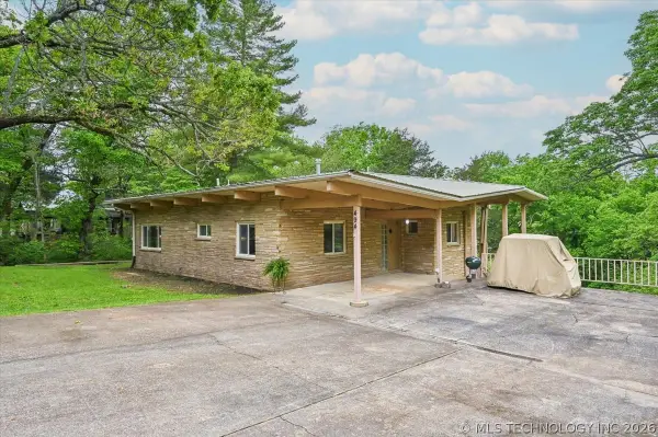 494 Cedar Boulevard, Locust Grove, OK 74352