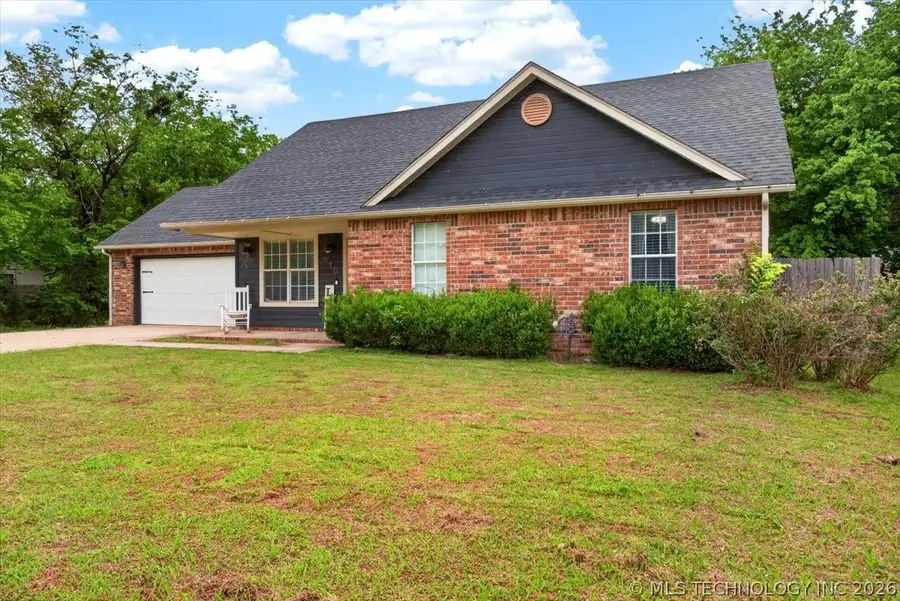 610 N Main Street, Wagoner, OK 74467 - #3