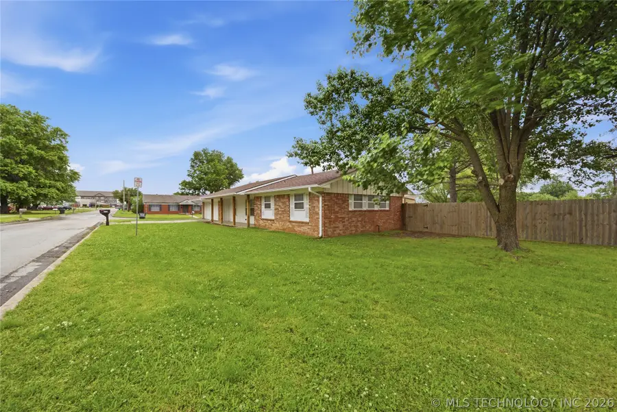 230 N Davis Avenue, Claremore, OK 74017 - #3