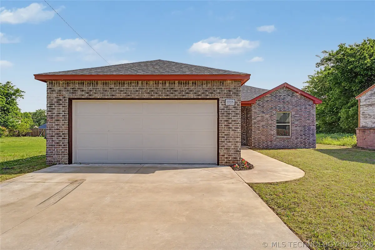 228 E Woodrow Street, Tulsa, OK 74106 - #1