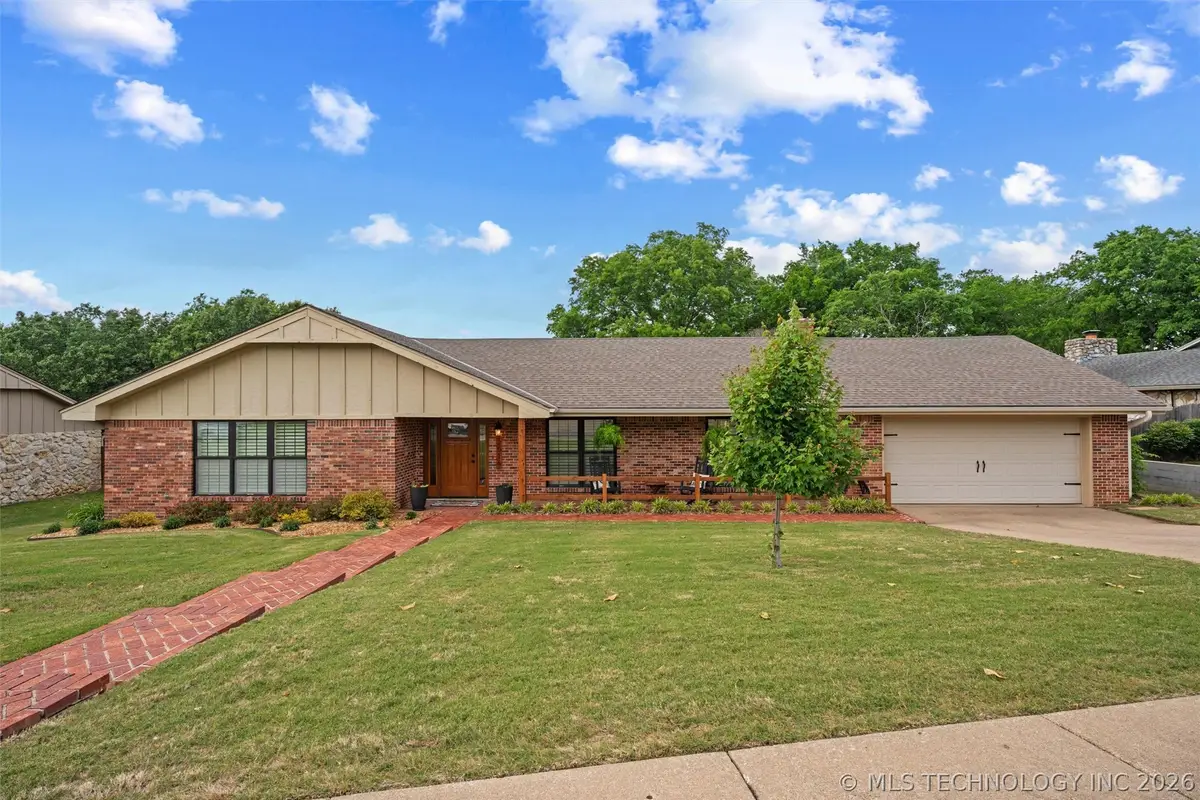 2516 Williamsburg Street S, Bartlesville, OK 74006 - #1