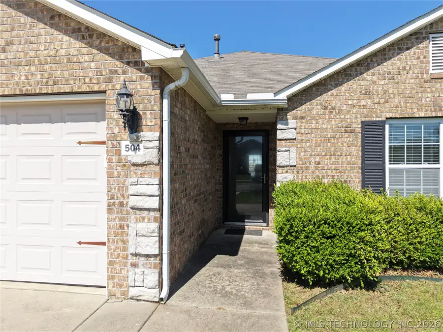 504 S Seminole Street, Skiatook, OK 74070 - #2